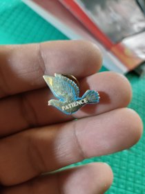 和平鸽徽章