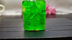 顶级龙石种帝王绿翡翠挂件，整料雕刻，水头超好，超级完美，38.8克