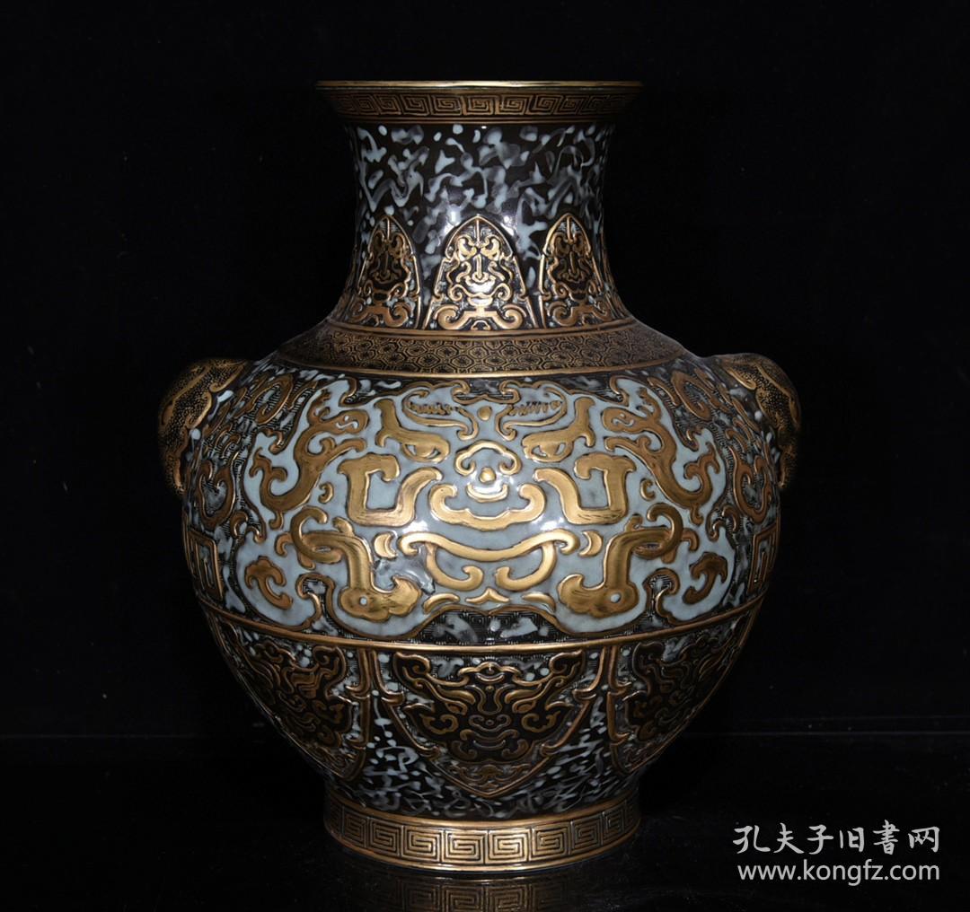 清乾隆古铜釉鎏金几何图案纹象耳瓶    尺寸28*25厘米