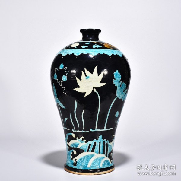 瓷器 明永乐珐华彩荷花花卉纹梅瓶 高38厘米 宽22厘米