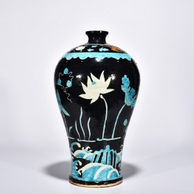 瓷器 明永乐珐华彩荷花花卉纹梅瓶 高38厘米 宽22厘米