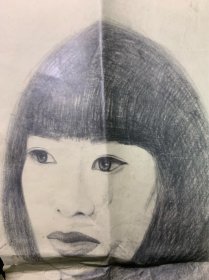 一张美女素描，老素描，尺寸39*54厘米，可能是90年代，中间和四周有破。