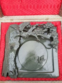 九十年代洮砚转让（带盒） 尺寸：40cm*40cm*8cm左右 感兴趣的电话联系：18809496384