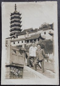 镇江老照片，1955年，镇江金山寺留影（背有题款）