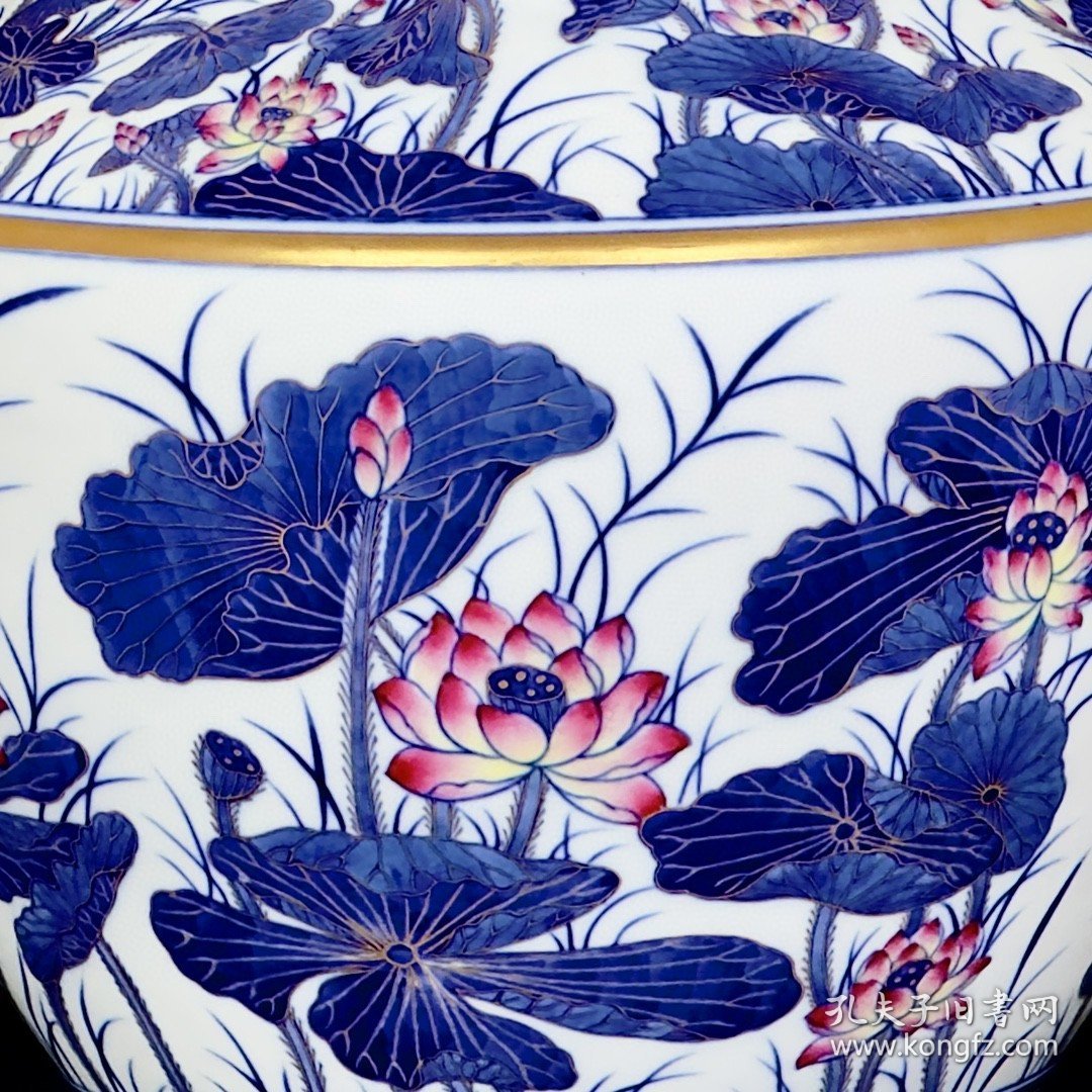 点击查看原图 清乾隆珐琅彩青花描金荷花纹贯耳瓶38/26厘米