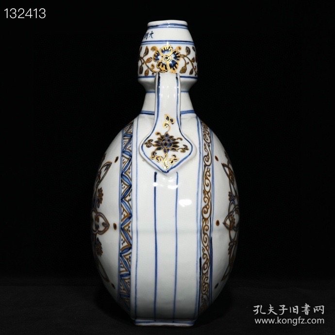 明宣德青花描金宝相花纹双耳扁瓶，