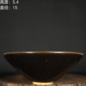 宋代吉州窑黑釉树叶纹一夜成名斗笠碗。