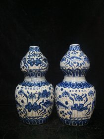 明～明宣德青花鱼草纹天圆地方葫芦花瓶一对，尺寸如图