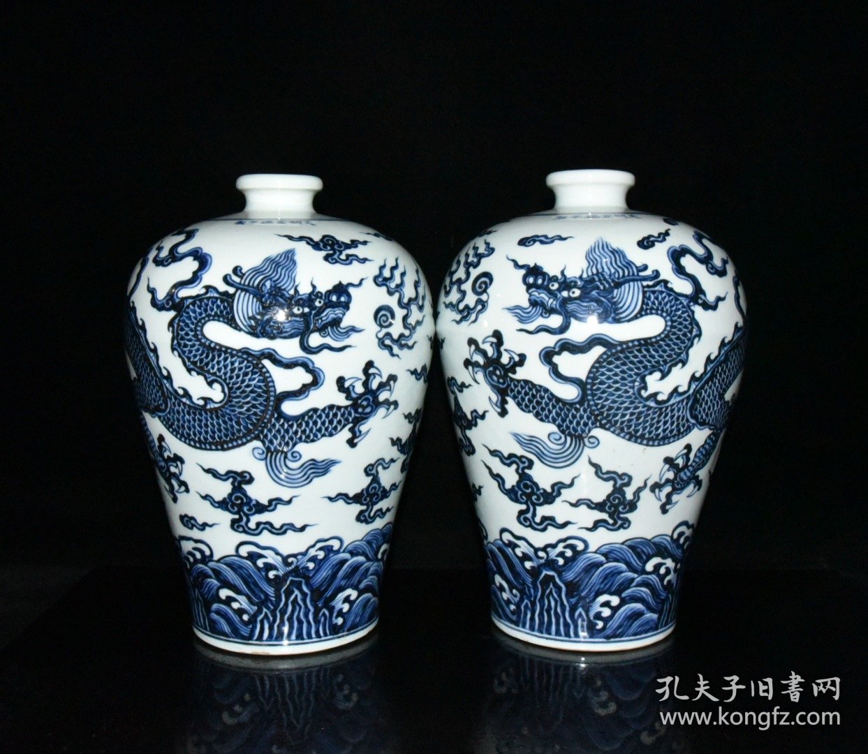 旧藏 明代宣德青花云龙纹梅瓶一对【30.5×20.5cm】