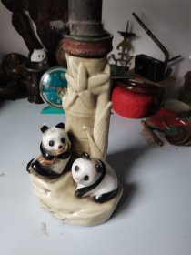 60年代的左右的瓷竹节熊猫灯台，底是窖裂品如图22厘米的