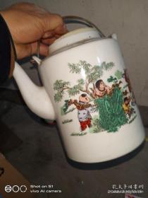 60年代景德镇粉彩大茶壶   盖有小磕碰