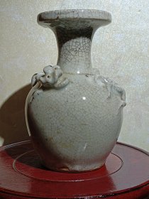 清中期哥釉瓶