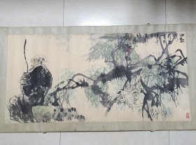 【名人国画】作者： 郭建军，笔名居然，瀛州书画院副院长 。1954年生，汉族，1982年毕业于青海师范大学艺术系，1989年结业于北京画院研修生班，任教于广东韩山师范学院。他是中国美术家协会会员，作品多次入选全国美展并获奖，在多地办过个展，出版多部画集，还应邀参加诸多全国性学术邀请展 。品相实物请老师看图片为准103*50.5cm