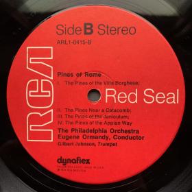 33转 12吋 黑胶唱片(LP) 费城管弦乐团 尤金·奥曼迪《黄河钢琴协奏曲》红标签版 美版专辑 (实物拍图）RCA CORP出品  碟面近95新 封套93品  发行编号：ARL1-0415 发行时间：1974年