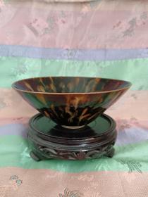 储藏室—藏品特卖—古代鹧鸪斑斗笠碗，品相完好，赠送木托，具有较强的收藏价值。