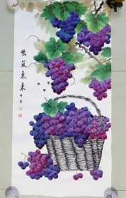 花鸟画，葡萄，纯手绘作品，假一赔万，山西省美协马唤凤老师的原创大作，实际画的比照片拍出来要漂亮的多，葡萄和小鸡的刻画入木三分，很有意境，写意画看整个构图，非常棒。尺寸1米×50公分，三尺整张的，家里客厅，卧室，书房，玄关，中堂，茶室都可悬挂，朋友结婚，新房乔迁，过节送礼再好不过了，闭眼入的一副佳作。