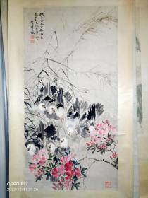 陆一飞 花鸟一幅 立轴 尺寸95X49 现货 当天发货 陆一飞 （1931—2005），男，生于浙江余姚，祖藉慈溪，自幼酷爱绘画，中、小学时代就举办个人画展，新中国建立以来作品发表千余篇，参加历届全国美展，曾多次获奖；1955年考入浙江美术学院（今中国美术学院），1960年选入上海中国画院，师从吴湖帆、陆俨少，；生前为上海中国画院一级美术师、