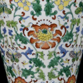 清雍正斗彩花卉纹梅瓶一对；33x16厘米