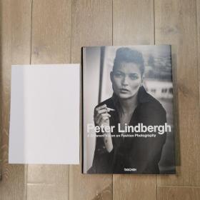 Peter Lindbergh: A Different Vision on Fashion Photographyg
彼得．林德伯格：不同的角度看时尚摄影