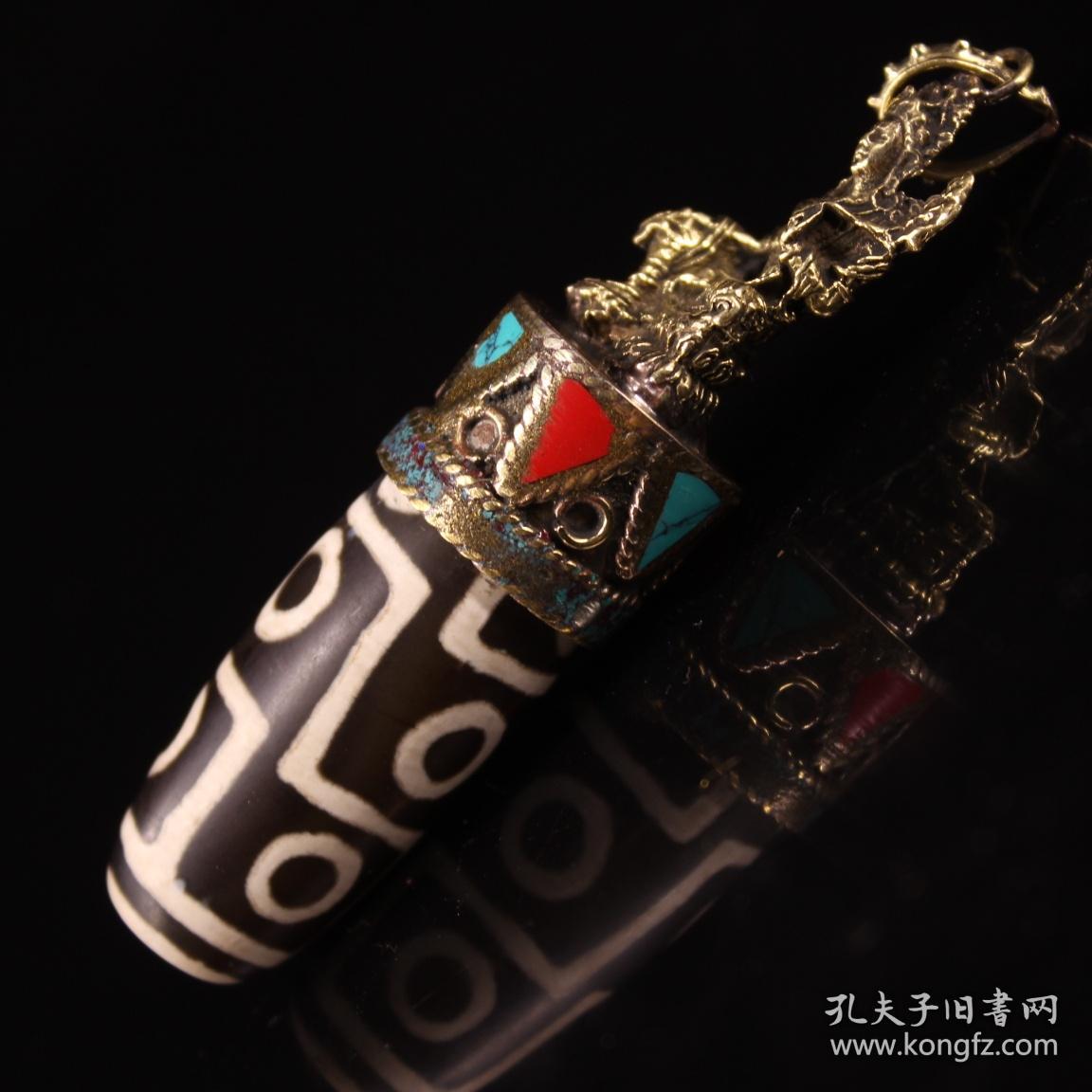 珍藏西藏收绿度母祖九眼至纯天珠挂坠
高10厘米 宽2厘米 重58克