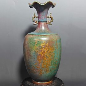 宋官窑钧瓷窑变釉刻字描金赏瓶摆件：此造型美观精致，手工制作，做工精美，胎质细腻光滑，老味十足，自然磨损，极其少有。值得收藏。尺寸39*17厘米