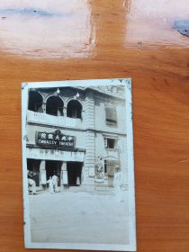 民国早期（汉口中央大戏院）老照片，当时正在上映纽约街头，保真原版照，假一赔十，品好