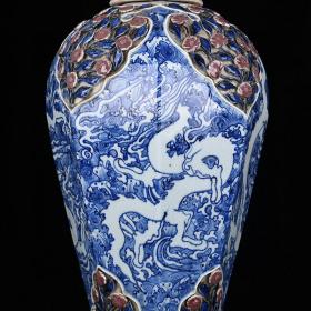 元青花釉里红贴塑花卉海水刻白龙纹八方梅瓶