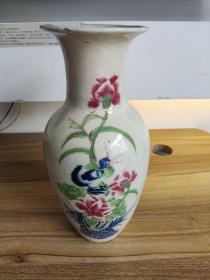 清末山东博山窑烧制的釉下青花红绿彩花鸟诗词纹花瓶