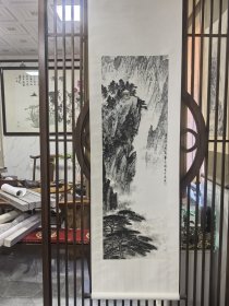 【当代国画名家江可群老师】1982年精品《华山胜景》，新裱立轴，品相如图。 聚珍轩画廊保真销售，请放心选购！实价销售，议价勿扰！看中请直接下单，谢谢！