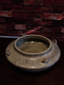 瓷器穿带耳笔洗盘 这包浆润润到最正品 开片均衡自然 橘皮纹 标准款 铁圈足 这包浆完美 高度77mm 直径187mm 重量860g 一斤七两
