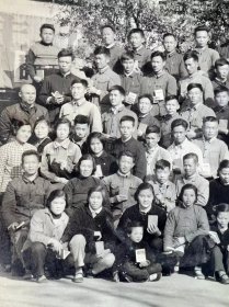 1966年 江西省建二处学习毛主席著作积极分子代表大会合影！人们手里全都拿着毛泽东选集...时代色彩浓厚，老照片 特大尺寸:32cm×24cm 高端大气上档次...开馆必备！