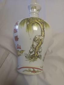“水泊梁山”白酒酒瓶：水浒人物——武松、李逵、鲁智深（景德镇款）喜欢水浒题材不要错过.高31厘米