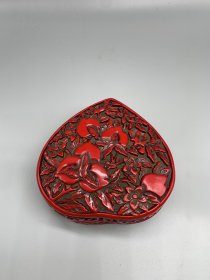 漆器盒子；