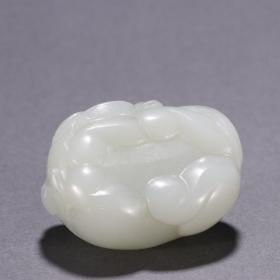 回流 和田玉籽料封侯拜相雕件。规格：高3㎝长5.2㎝宽3.7㎝重94g