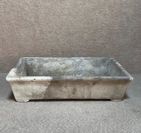 清代民国 白石盆 27.2×16.2 高 6.2cm。 深腹，卷沿，形制规整端正协调。 一条线，底穿洞补。