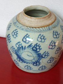 清代太阳花青花罐(直径17cm，高17cm).