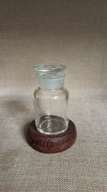 几十年前的 老玻璃瓶，品相非常好，无磕无裂！尺寸如图【SW】