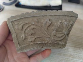 汉 灰陶浮雕花卉瓦片标本
