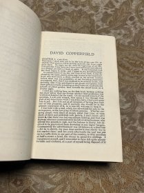 《狄更斯文集》16册大全套。 伦敦著名出版社ODHAMS PRESS 从1930年开始陆续出版了一系列世界名著珍藏版，此为之一，此系列统一深棕色漆布装帧，竹节背压花烫金，插图本。此组封面凹印狄更斯头像标志。