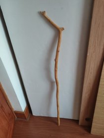 东北小叶榆木制作画廊用杆。