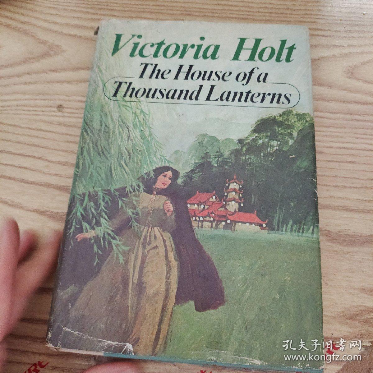 VICTORIA  HOLT  THE  HOUSE  OF  A  THOUSAND  LANTE,原版英文书