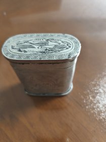 鸳鸯纹烟丝盒 烟盒 或 鸦片盒，底款： 光绪天宝，8.4厘米高，重154.9克