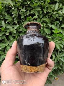 黑釉小瓶