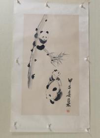 【保真】已故著名版画家吕林先生熊猫国画一幅。吕林（吕琳），我国著名的艺术教育家、版画家、雕刻家、水墨画家。曾任西北军政大学美术系主任、中国美术家协会四川分会副主席、成都画院顾问、四川省政协书画室主任。（画心尺寸：77×42cm，装裱后：100×58cm。品相如图，有折痕，如图七、八。）