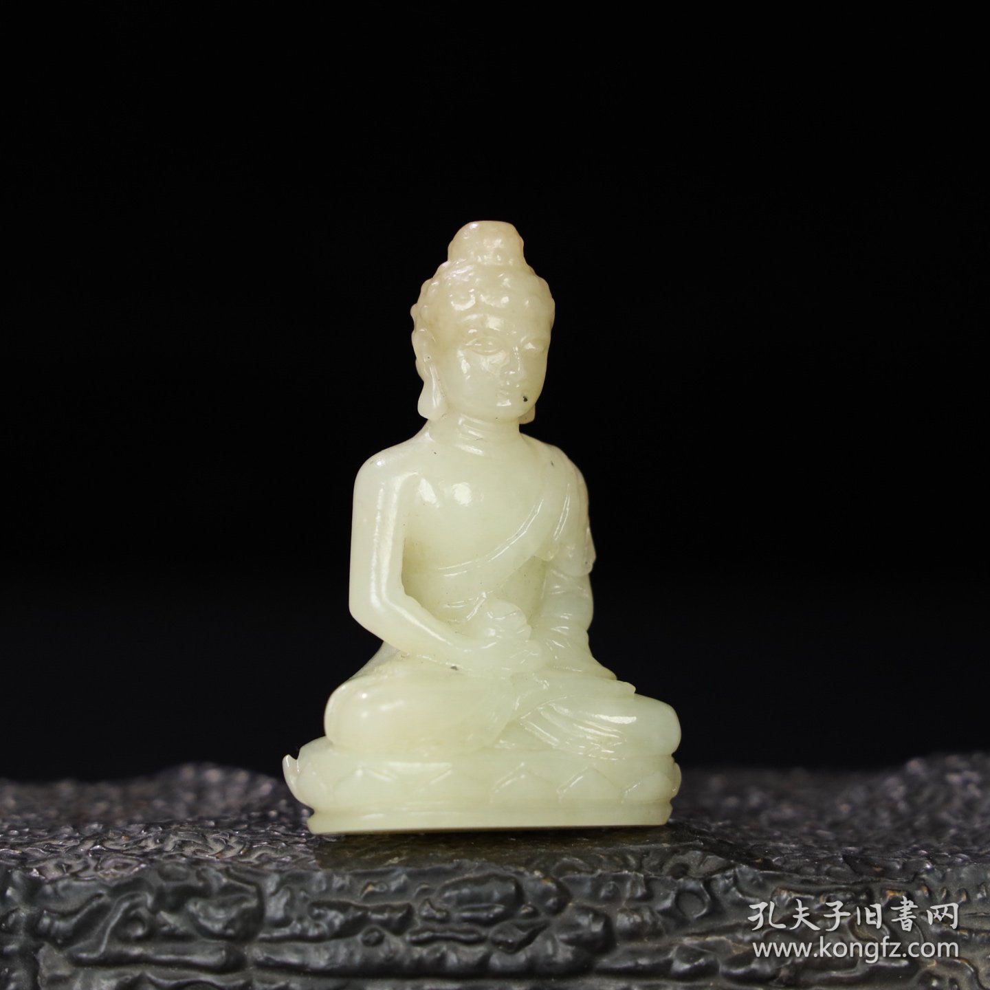 旧藏 和田玉佛，玉质细腻油润，包浆老道，尺寸 长 3.9厘米，宽 2.3厘米，高 5.8厘米，重 45.3克