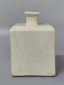 高丽白瓷四方瓶李朝18世纪