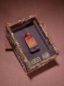 清代 雍正田黄石瑞兽钮印章规格:高5.5cm宽2.5cm重65g