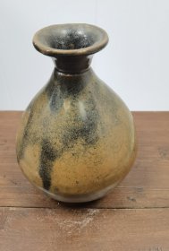 旧陶器上釉花瓶1只、造型少见、精致漂亮！具体详解及品相、尺寸大小如图自鉴！顺丰包邮！