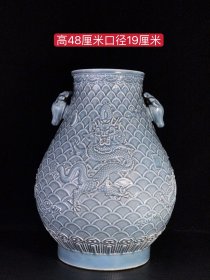 【博雅轩老货收藏】乾隆豆青釉龙纹鹿头尊，纯手工胎，器形优美，造型周正挺拔，品相完整。