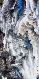 山水画，云峰三叠仙境图，浅绛风格，很有意境，写意画法，皴法点染，纯手绘作品，可以让老师合影，假一赔万，都是本人精心收藏的，支持第三方鉴定，吉林省美协理事苏凤江老师本人真人真迹纯手绘的原创大作，实际画的比照片拍出来要漂亮的多，笔法苍劲有力，浓淡干湿焦，行云流水。尺寸1.38米×70公分的，四尺整张的，家里客厅，沙发背景墙，书房，茶室，办公室都可悬挂，非常大气，整个构图很有味道。装裱后效果非常棒。